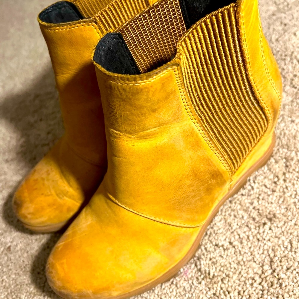 Sorel ankle bootie